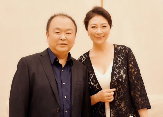 她是最惨影后,生下女儿后患癌被离婚,如今女儿被张嘉译带红_岳红