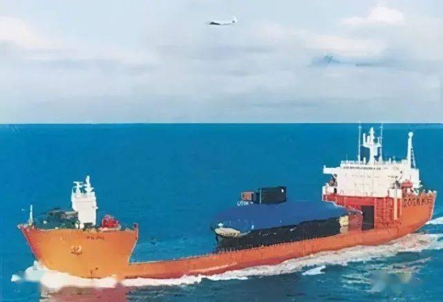 载驳船滚装船是运载装货车辆或以滚动方式在水平方向装卸集装箱的货船