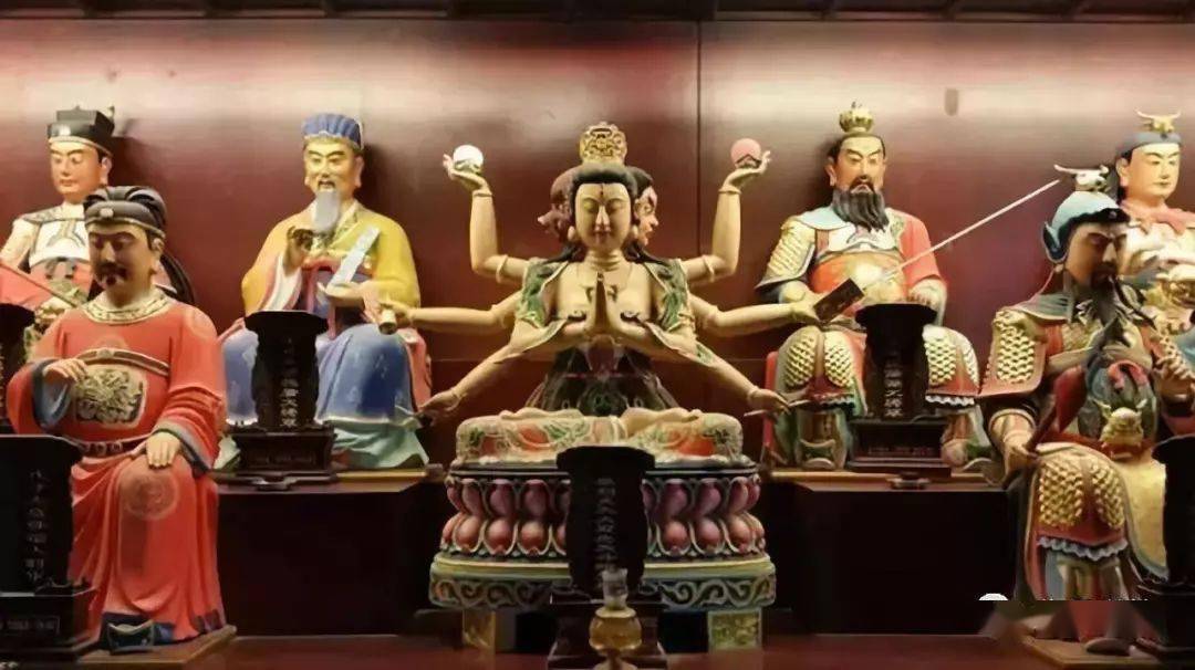 右弼星君,乃斗中之内弼,总承财富,司察天下万国九州执政大臣罪福功过.