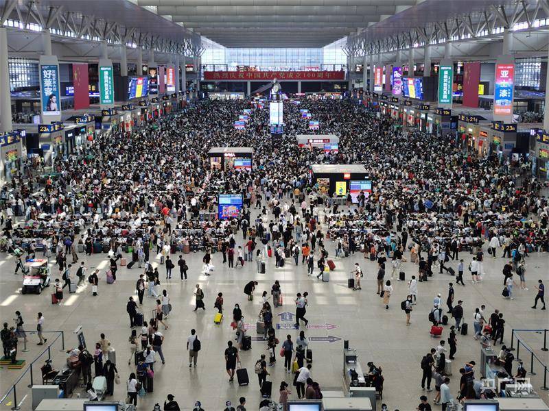返程客流逐步攀升 铁路上海站预计到达48万人