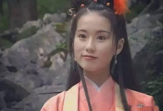真的她演未必那么出彩,不过《少年英雄方世玉》的严咏春还是很出彩的