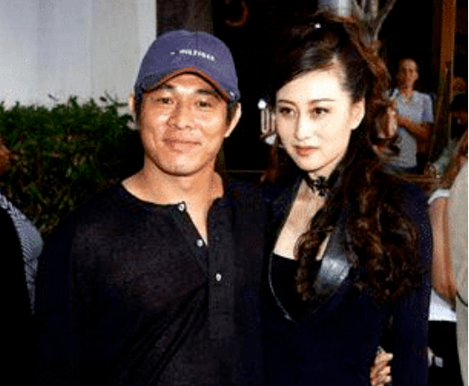 1999年,李连杰和利智在洛杉矶结婚的消息传到香港,港媒就对他们结婚的