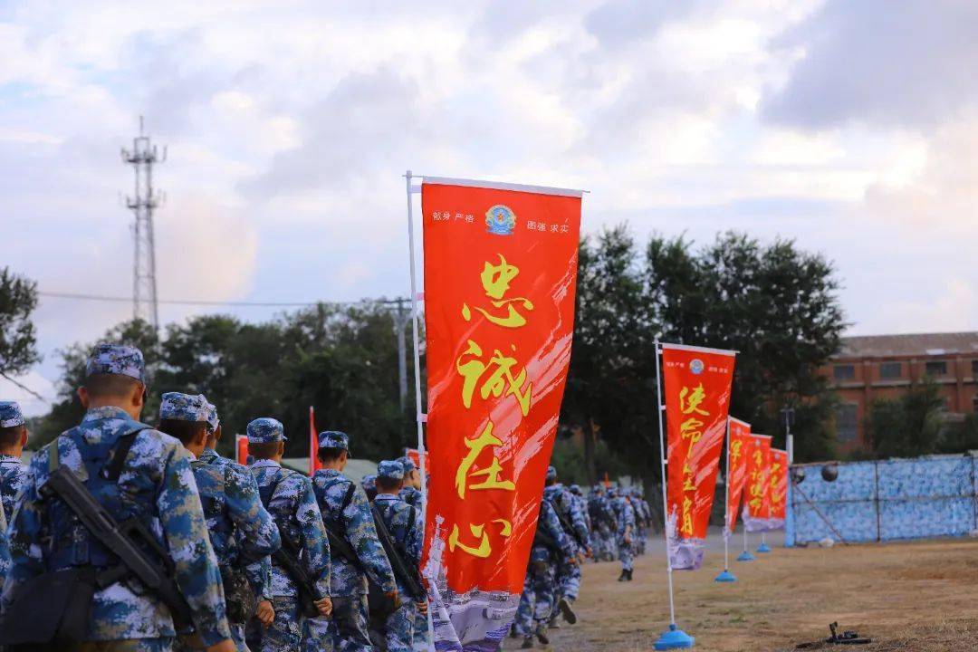 新训日记野营驻训添兵味沙场练兵战味浓