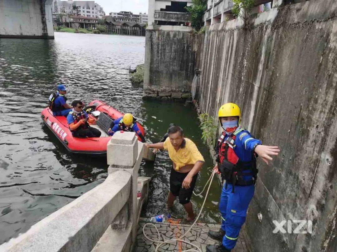 水门桥一男子落水身亡