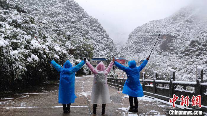 圣地|雪浴“道源圣地”崆峒山：古刹白雪墨泼若仙境