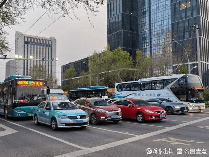 济南新能源出租车将适当降短距离运价,较大幅度降长距离里程运价