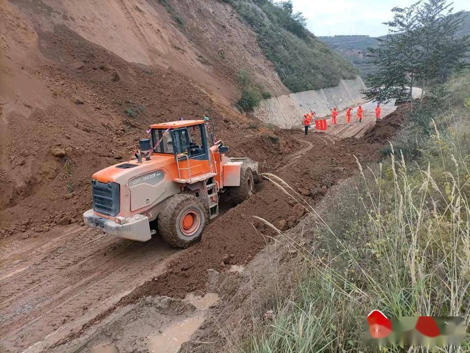 天水高速公路养护所快速抢通国道310线塌方路段