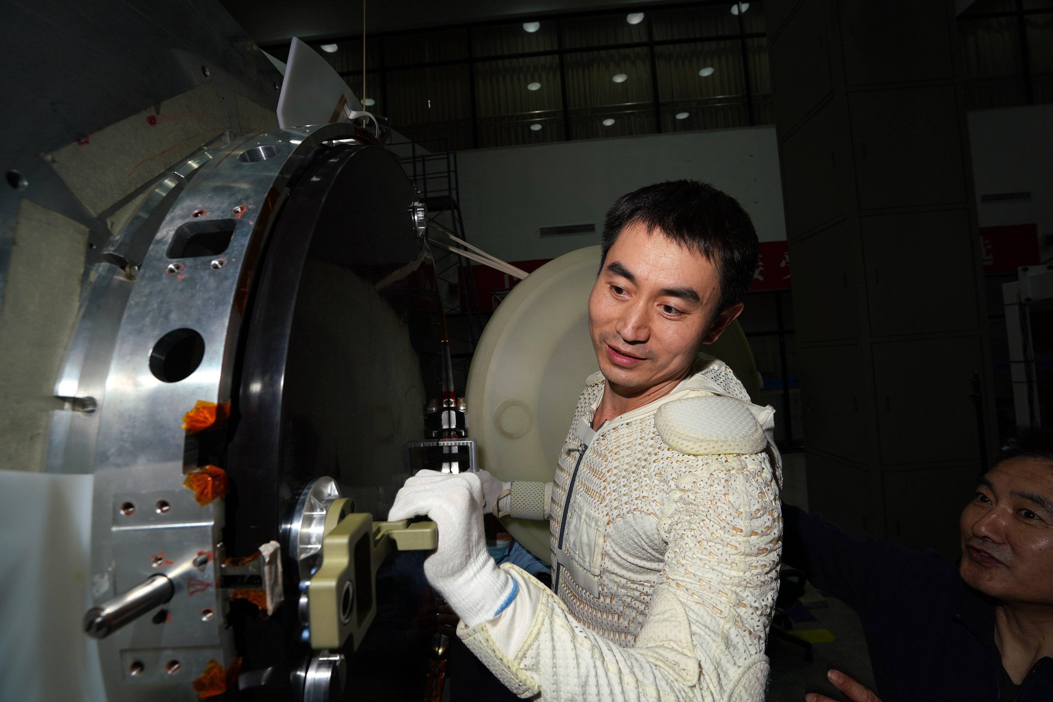 叶光富"80后"男航天员首战太空