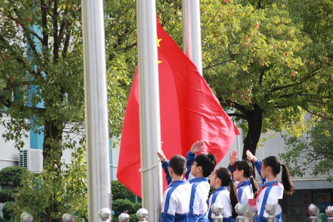 升旗仪式 | 整洁舒适的校园 需要你我共同维护