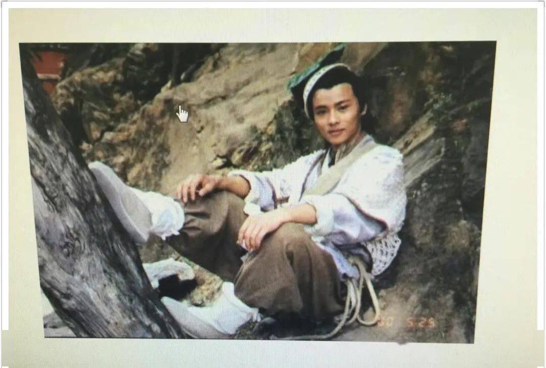 2000年,张晋接到人生中的第一个角色——《武林外史》里的男n号"驴蛋"