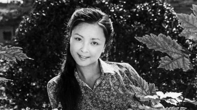 1961年,周洁出生于上海,家庭还算比较富裕.周洁,就是为舞蹈而生.