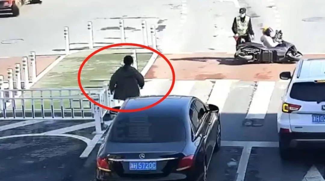 这位奔驰女司机,你火了!_衢州