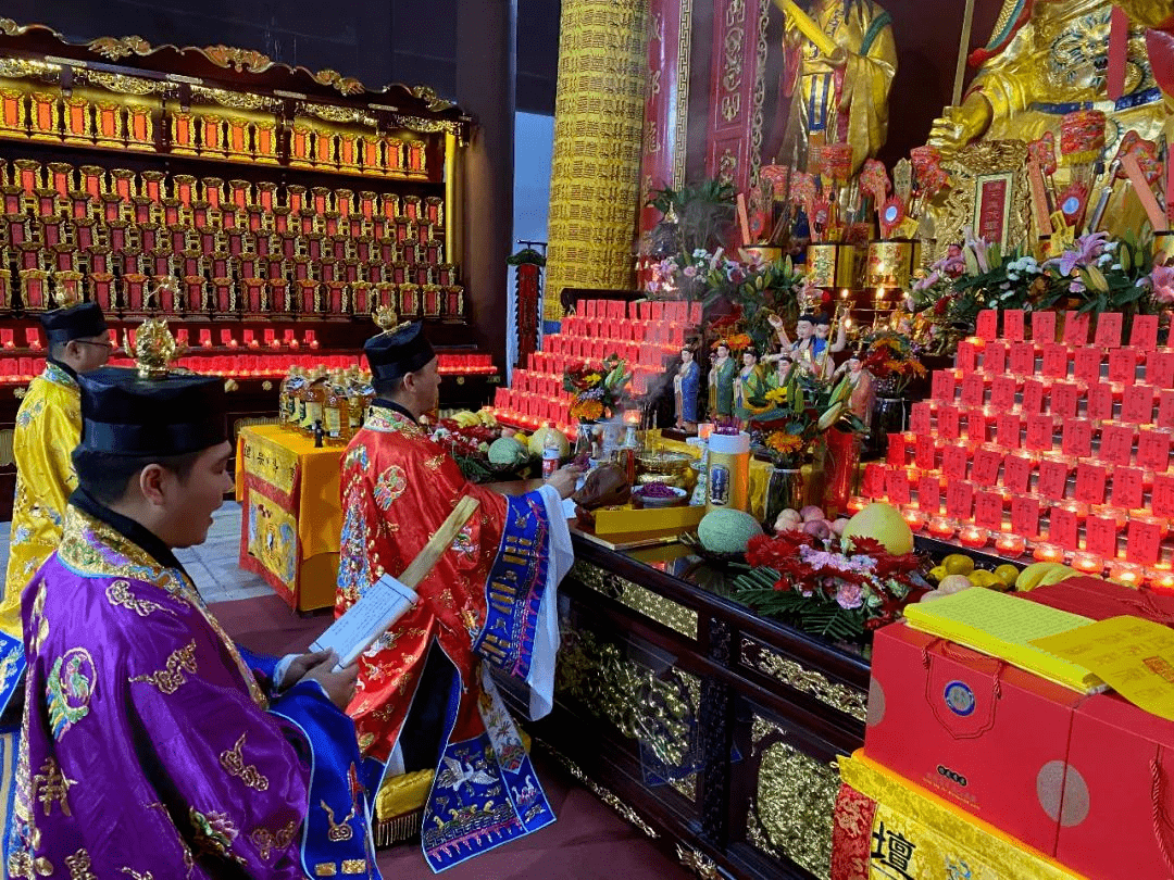 又融进了许多农业生产中的祭祀风俗,使其又成为一个祭祀神灵,祈禳灾邪