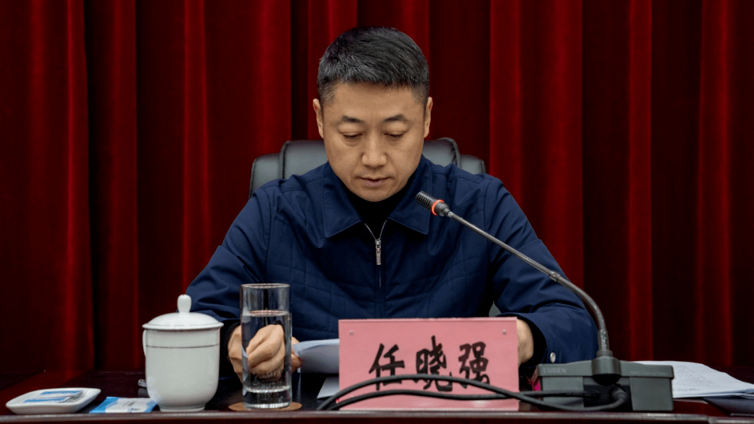 宽城区区委副书记任晓强在会议上讲话群英街道北站社区党委书记兼妇联