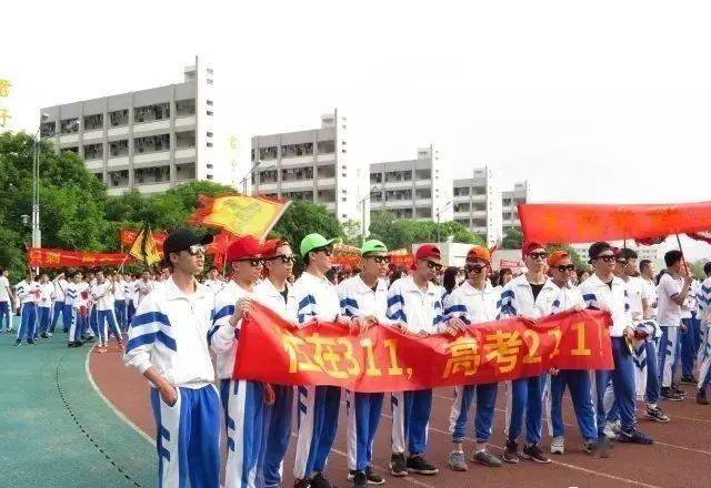 广东各地中学校服大赏,这些学校的好看到爆!_深圳_湛江_第一中学