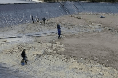 3,塘底土壤  偏碱性可用 漂白粉清塘,偏酸性可用 生石灰,加水溶解后
