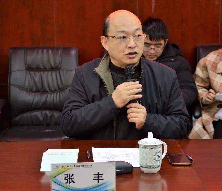 省教育厅教研室副主任张丰,区教育局党委委员,副局长许涛,区教育局