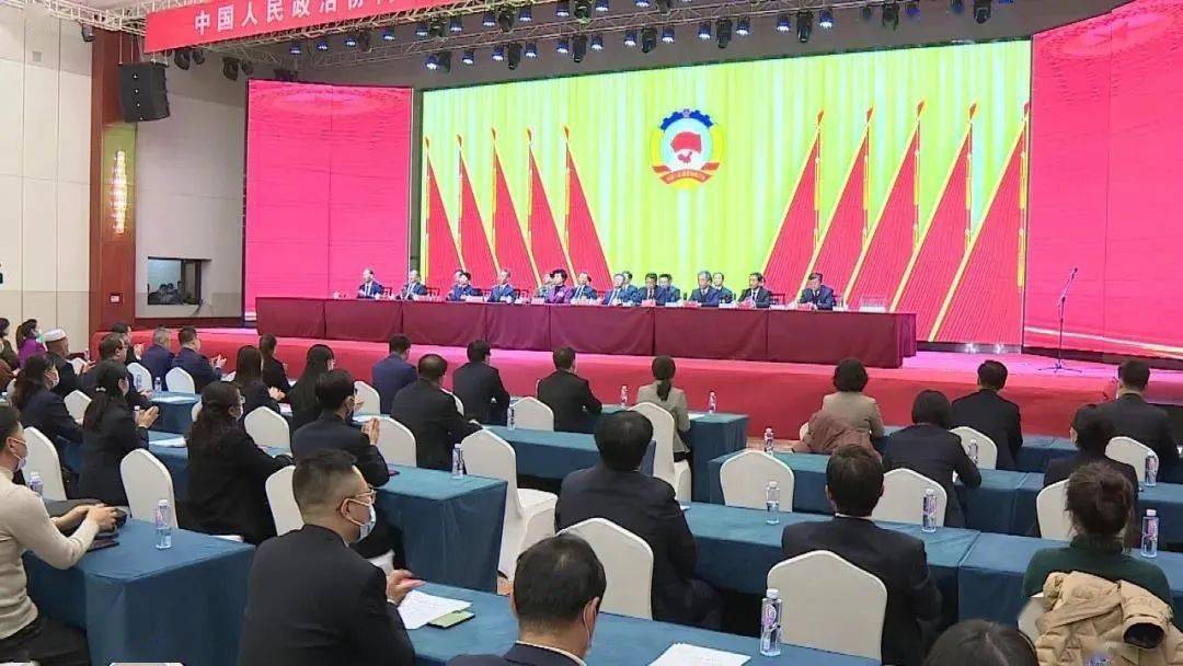 担任闭幕大会执行主席的是(按姓名笔画排序):于东,王科健,朱军林