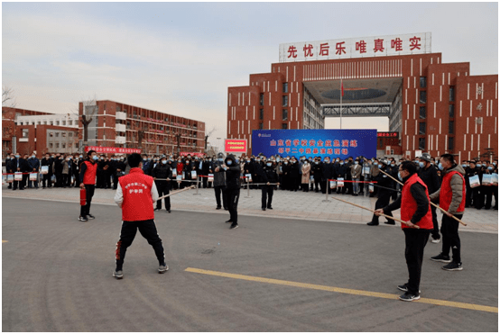 在好生小学观摩了校车应急疏散演练;在邹平二中观看了防暴应急演练