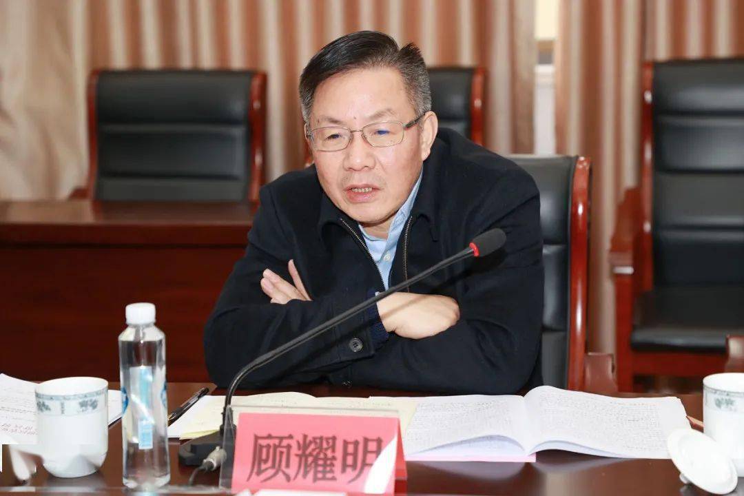 区委常委副区长顾耀明一行赴金汇镇调研