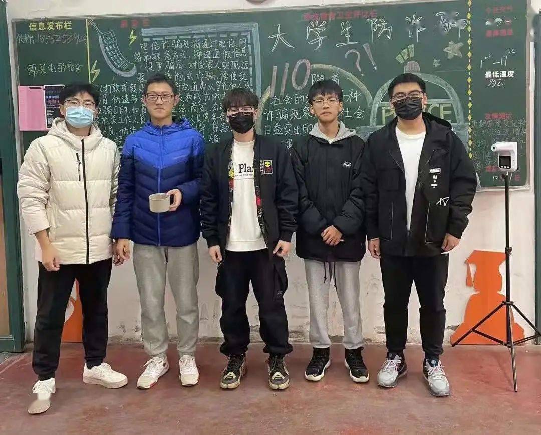 恭喜事服6组的以下同学获得了优胜奖:张天宇 张宇豪 叶湘坚 王岳 朱玉