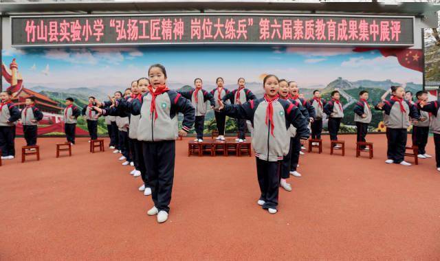 12月28日,湖北省十堰市竹山县第二实验小学"和美"校园文化长廊.