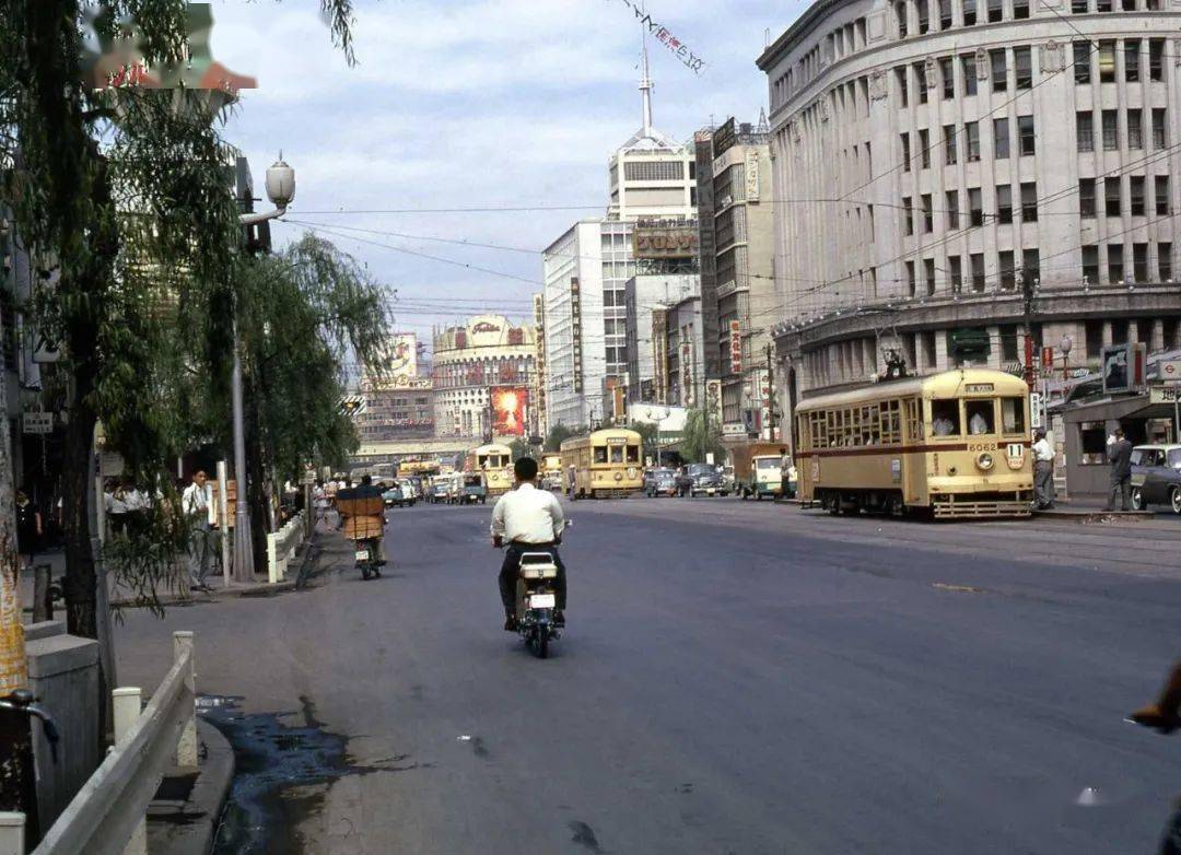 上世纪60年代初期国外大城市的街景