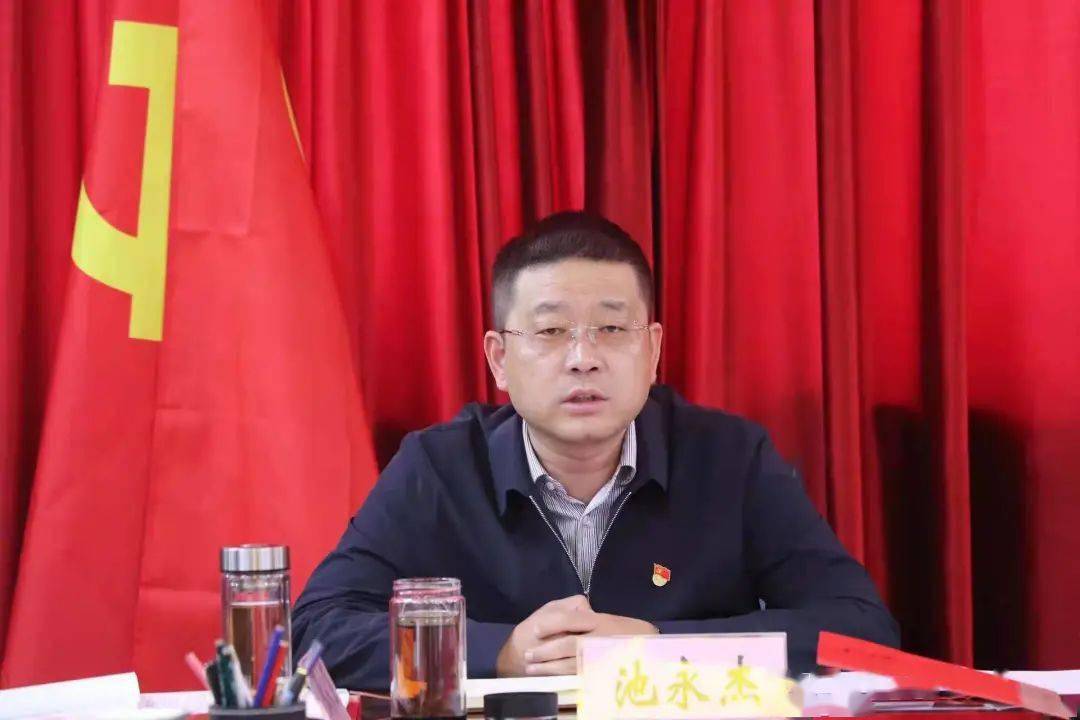 中共治多县委理论学习中心组召开2022年度第一次集体学习会