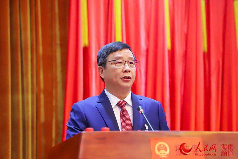会议主席团常务主席周红波,刘耿,尚林,邹家明,荣延松,黄志强,林有炽