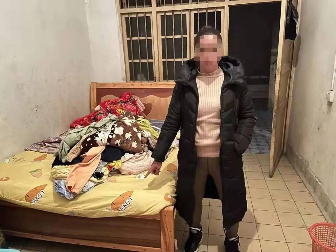 广西多个淫窝被端其中一男一女在公厕进行龌龊交易当场被抓