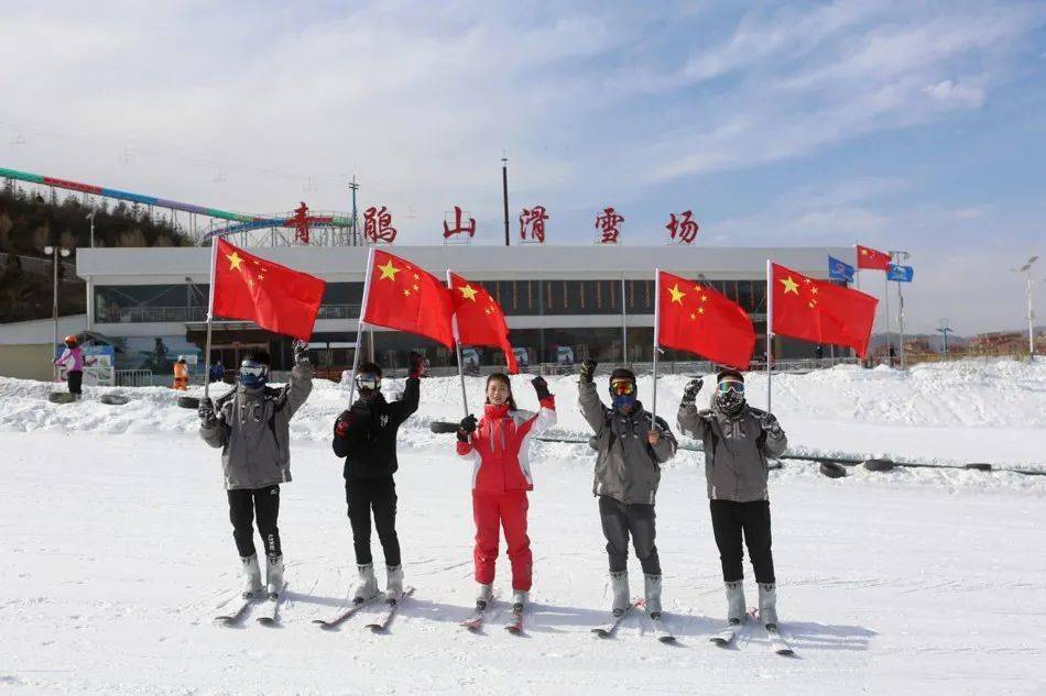 天水在线主播萌萌一行来到秦州区青鹃山滑雪场打卡1月13日,在天水市