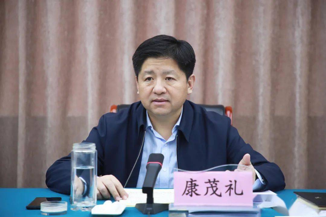 开发区党工委书记,管委会主任康茂礼主持会