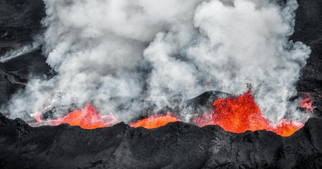 汤加火山喷发为何引发?