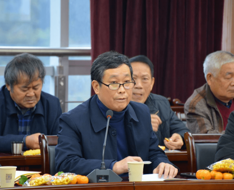 姜宗羽对在座教育系统离退休老领导,老干部教工提出三点建议