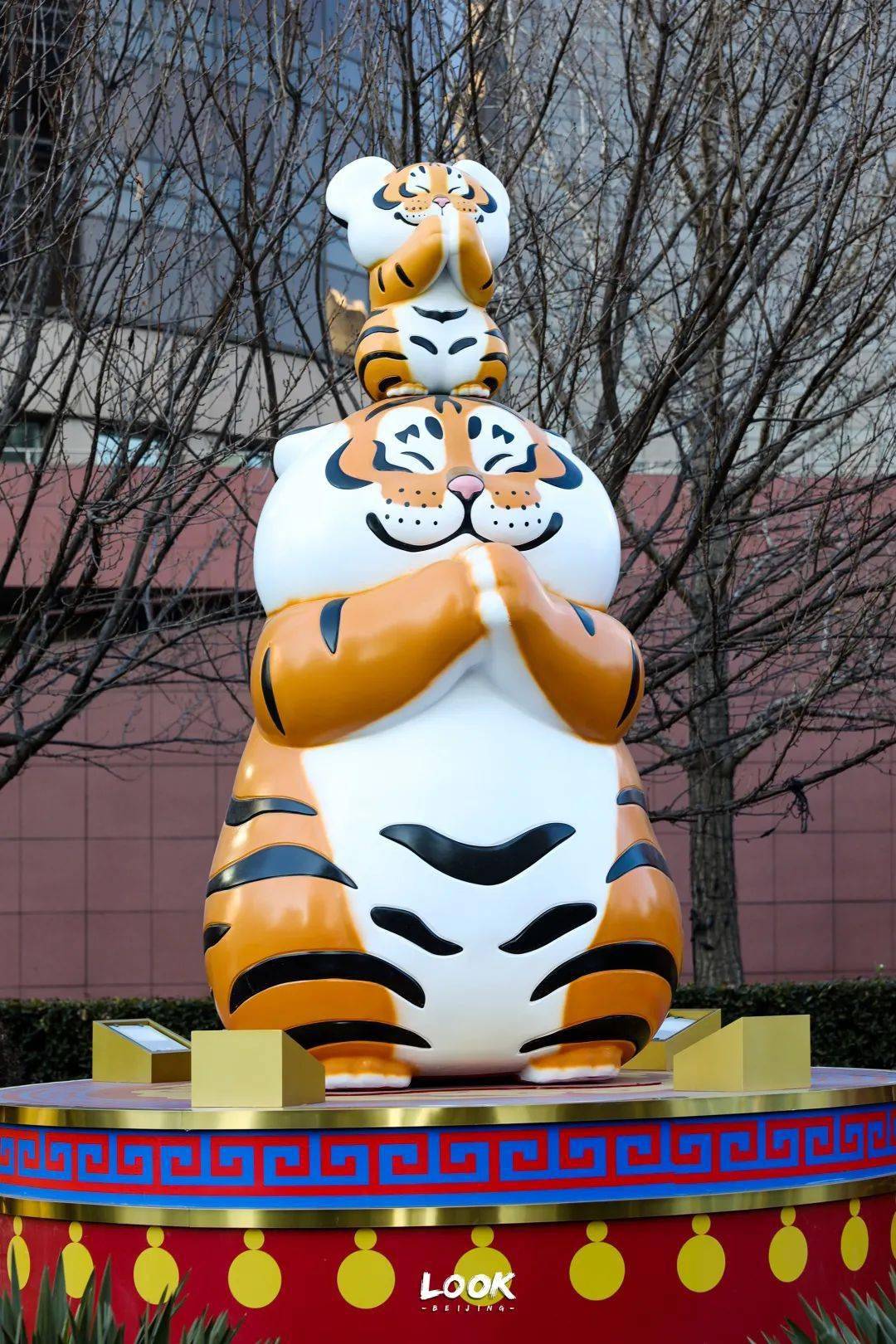 新年国潮市集来了顶流胖虎首展北京look
