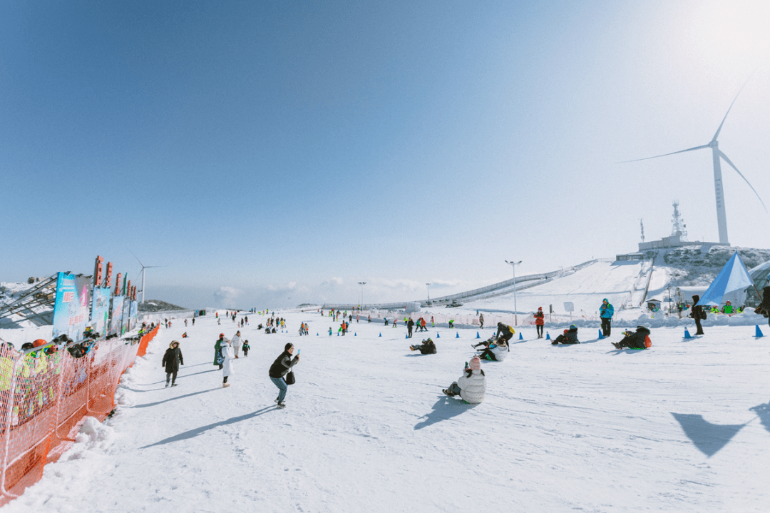 百里荒滑雪场是宜昌市第一个滑雪场,也是距离宜昌城区及荆门,荆州市