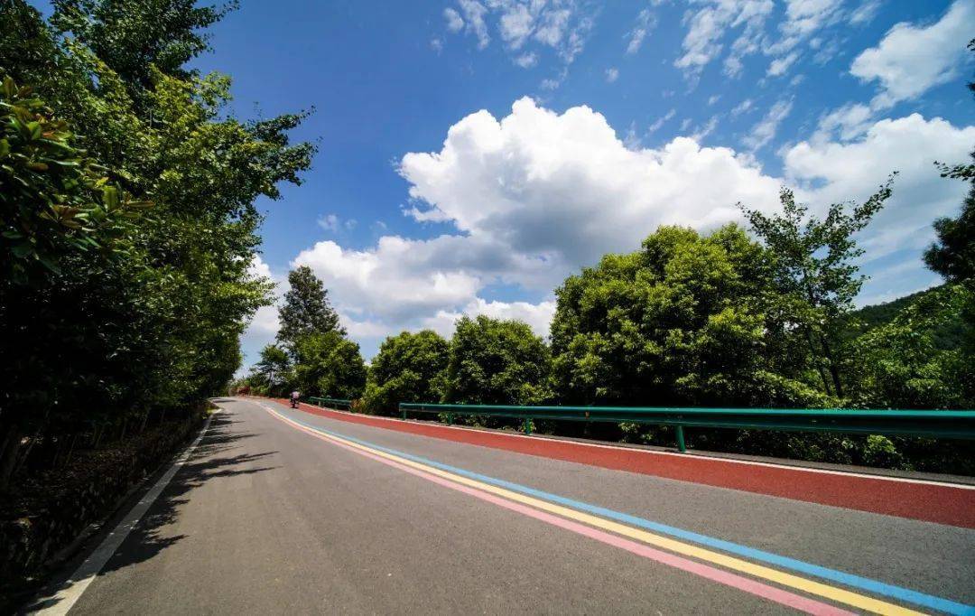 铺就四好农村路美丽交通串路成景