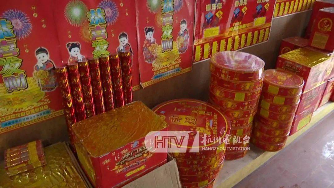 其次,城管部门新增对烟花爆竹零售经营活动的监管职能.