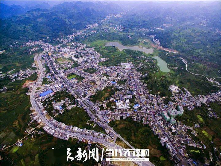 织金县八步镇在不断完善基础设施建设的基础上,加快建设一个山川秀丽
