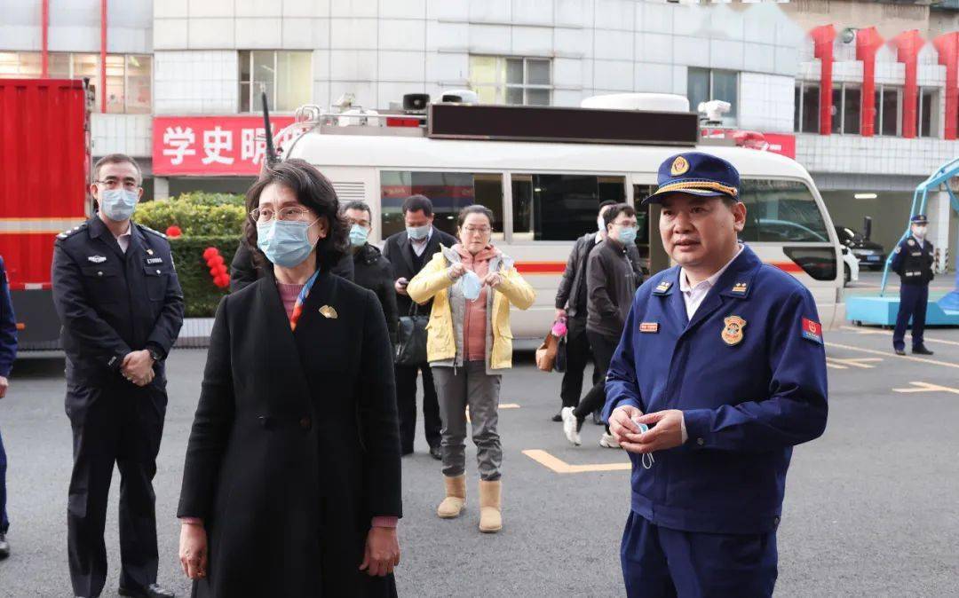 江门市委副书记市长吴晓晖率队到市消防救援支队进行春节慰问