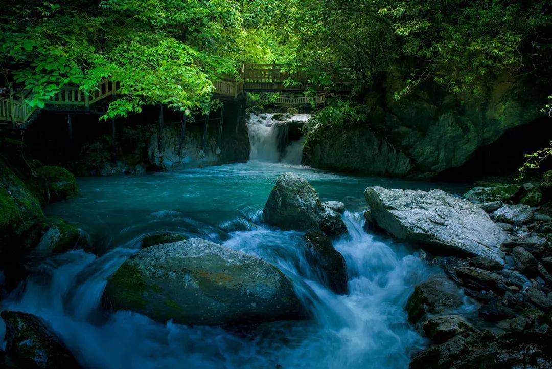 鹦鹉峡,神农峡,绵竹峡四个各具特色的自然峡段,或险峻,或秀丽,或幽深