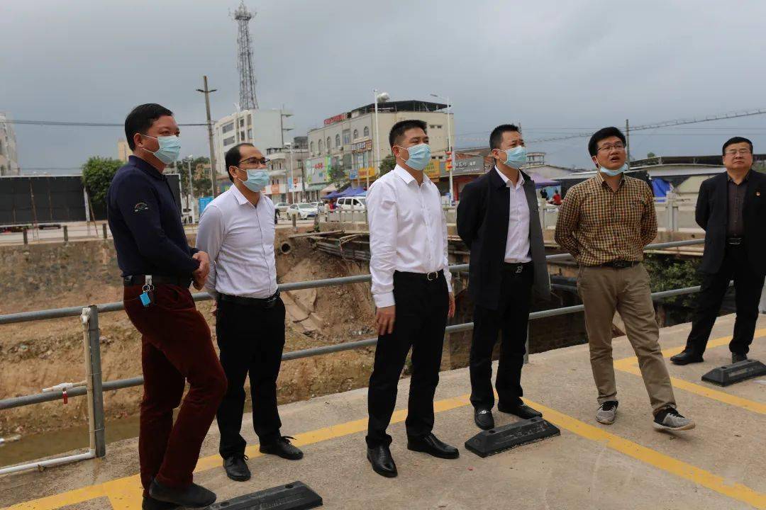 2月7日下午,廉江市委书记陈恩才率队检查指导城乡清洁工程,要求紧紧