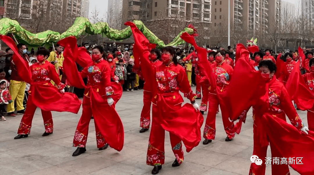 此次举行舞龙灯活动的队员均由居民自发组织而成,共迎虎年元宵节