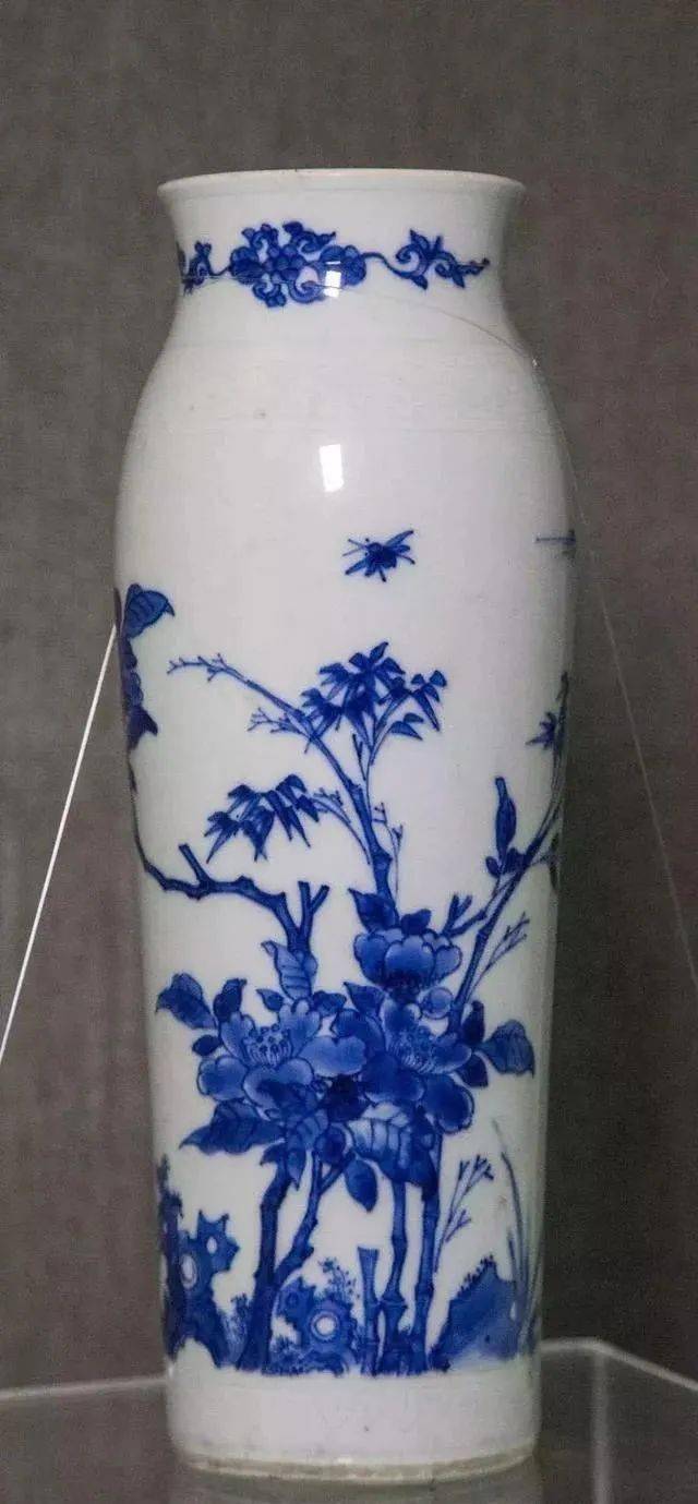 清顺治青花"玉堂佳器"款麒麟纹盘顺治时期传世的官窑器物不多,民窑器