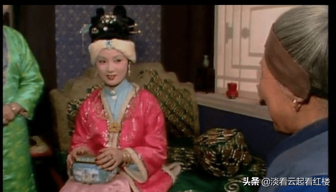 王熙凤让刘姥姥给女儿取名字是看重喜欢她吗