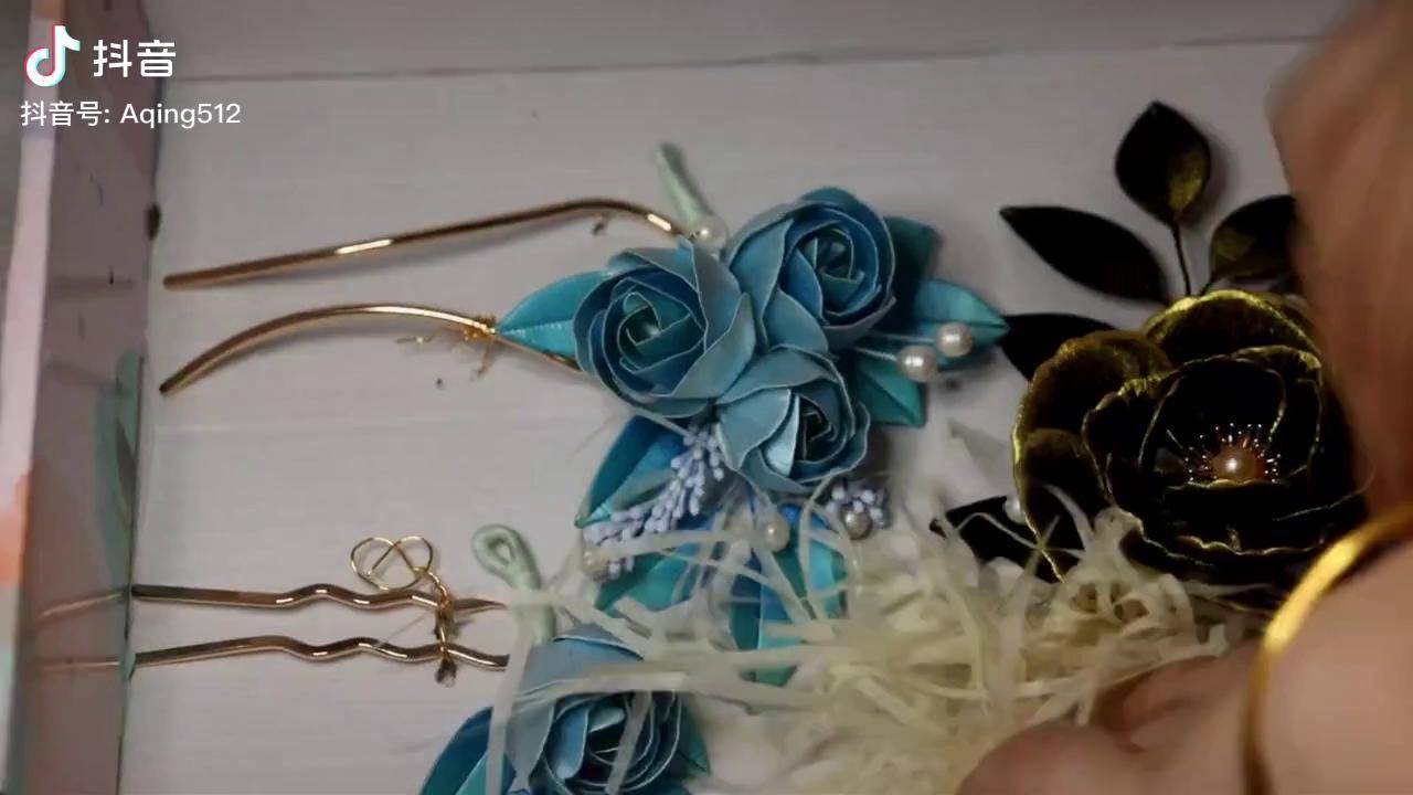 缠花的打包先用铜丝固定再塞拉菲草填住空隙注每个簪娘方法不同