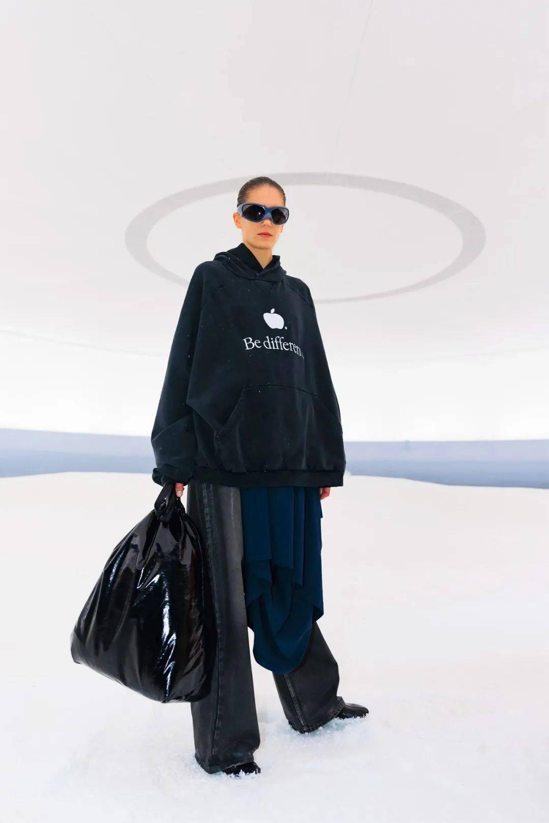 图:balenciaga 2022 aw邀请函巴黎世家2022秋冬系列时装发布会在巴黎