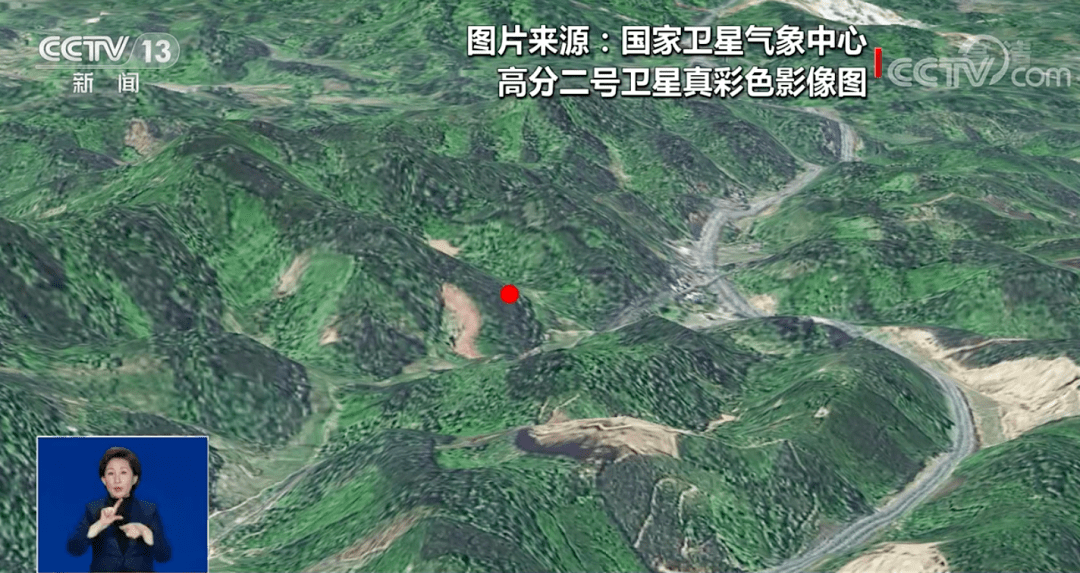 南京航空航天大学副教授盛汉霖表示,因飞机坠毁在山区