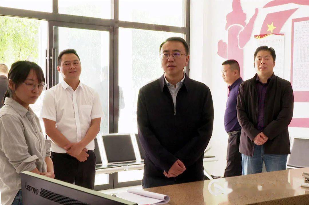 杨斌斌在湾甸乡调研时强调坚持以人民为中心多做利民惠民实事