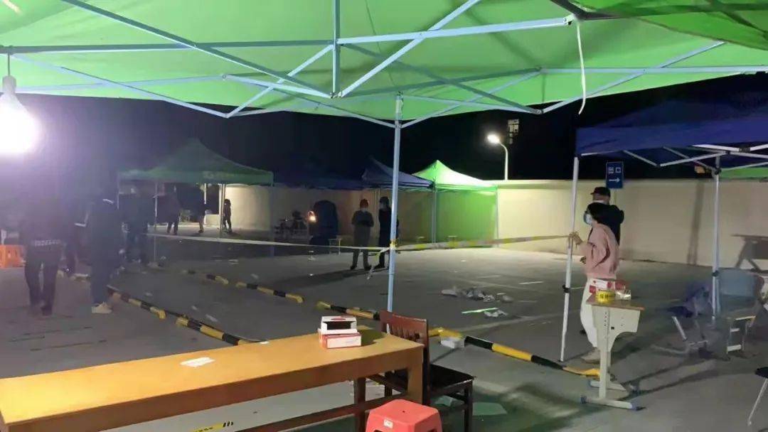 连夜布场高效有序直击霞浦街道大规模核酸检测现场